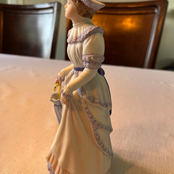 Vintage Victorian figurine Porcelain “Penelope” #1491 - Picture 5 of 12